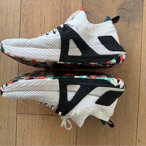 Project Rock 4 White/Marble/Black
Men's Training Shoes, Used Good Condition